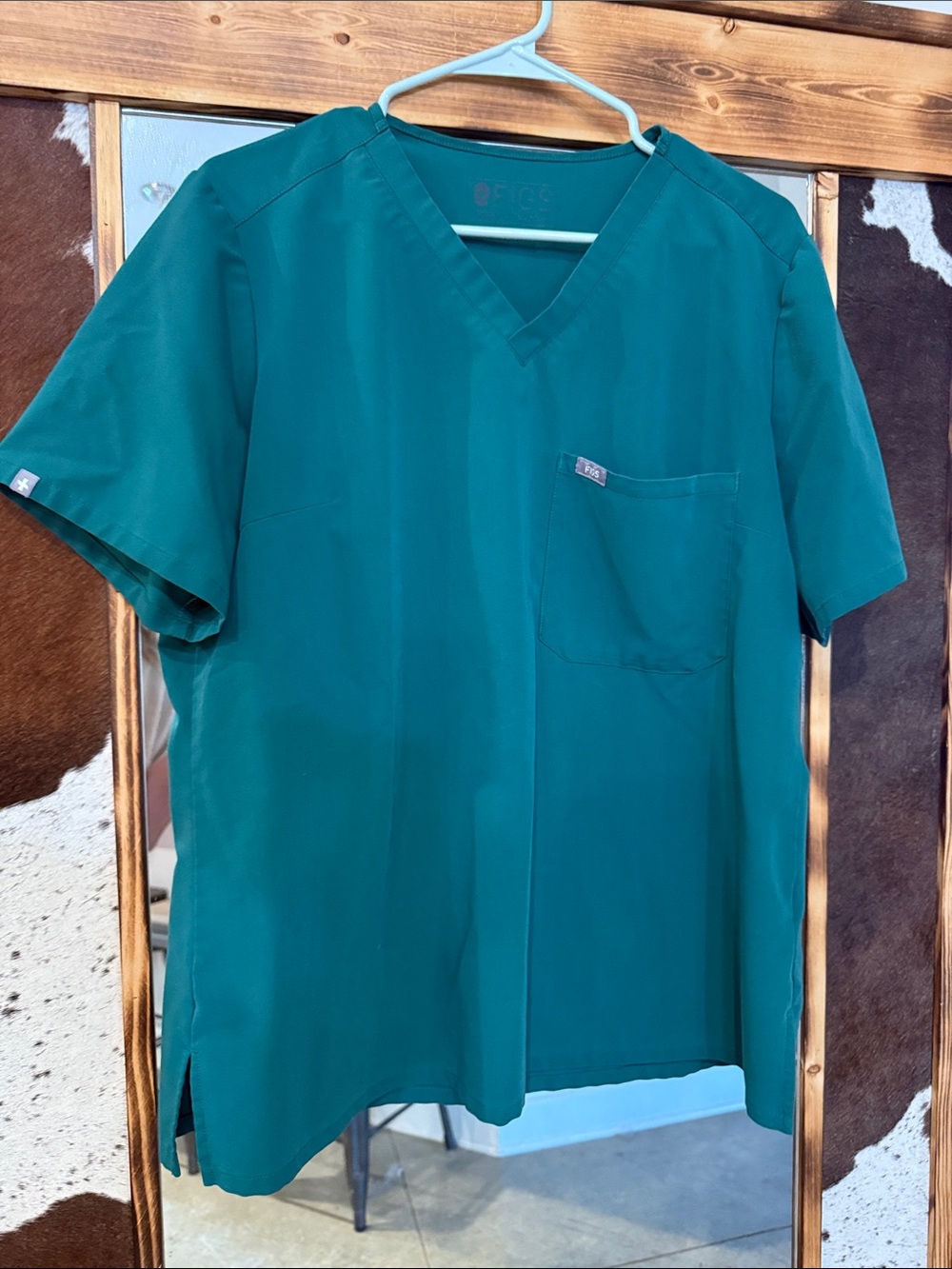 Figs Short Sleeve V-Neck Scrub Top in Teal Green